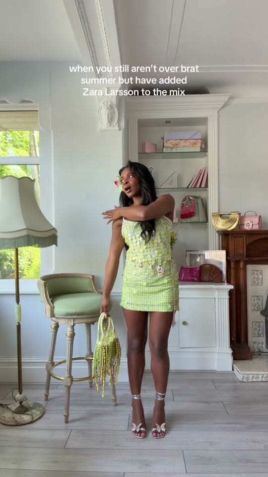 Post 5 by | Nikki Rossi | on TikTok (video)