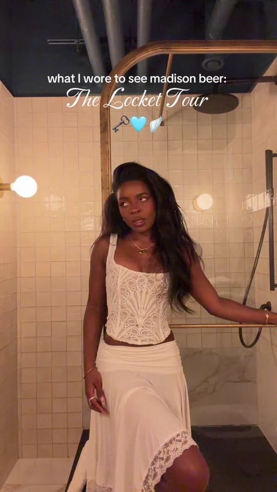 Post 4 by | Nikki Rossi | on TikTok (video)