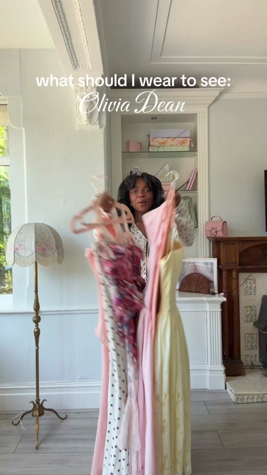 Post 8 by | Nikki Rossi | on TikTok (video)