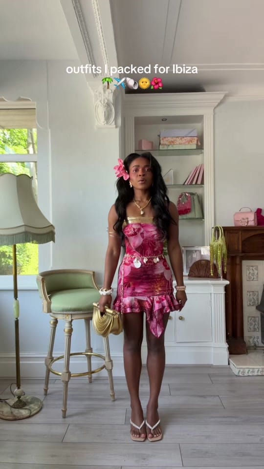 Post 3 by | Nikki Rossi | on TikTok (video)