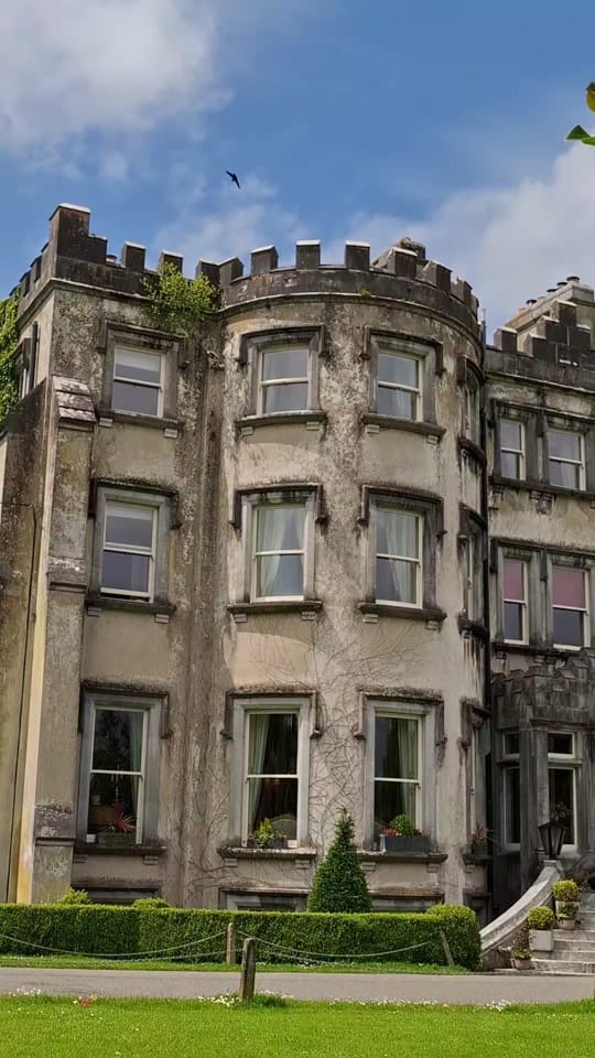 Post 7 by Barry Hughes Wedding Singer on TikTok (video)