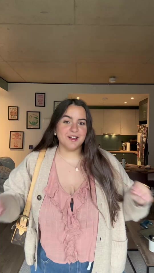 Post 4 by Carlota on TikTok (video)