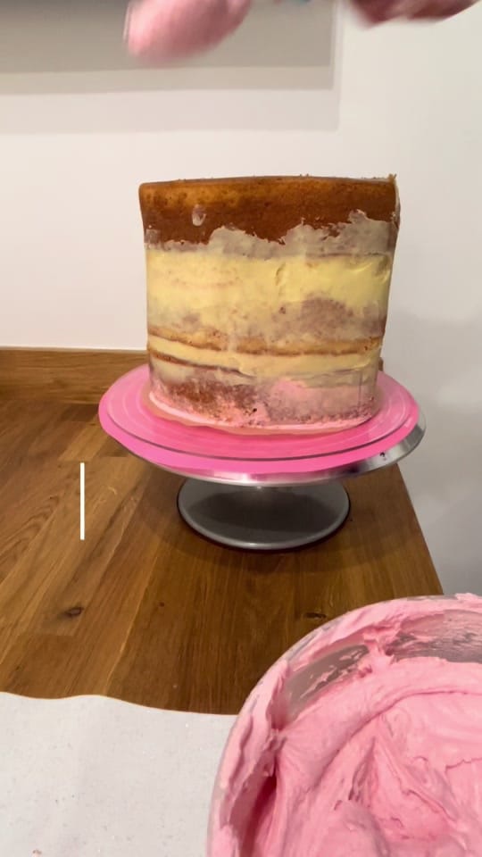 Post 3 by Charlotte’s Cakes on TikTok (video)