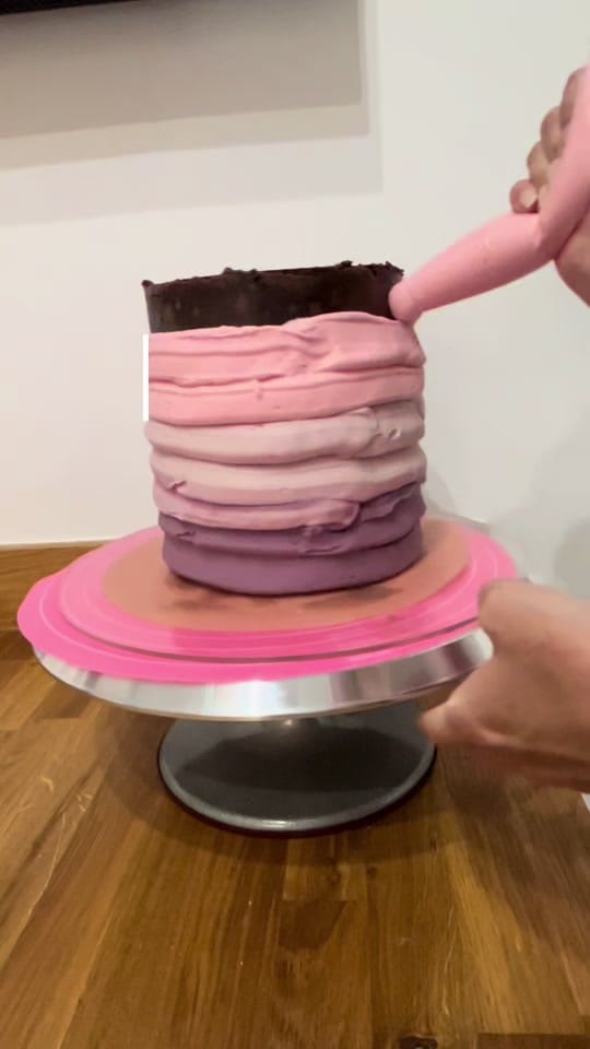 Post 6 by Charlotte’s Cakes on TikTok (video)