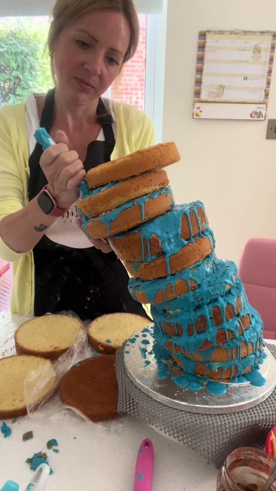Post 8 by Charlotte’s Cakes on TikTok (video)