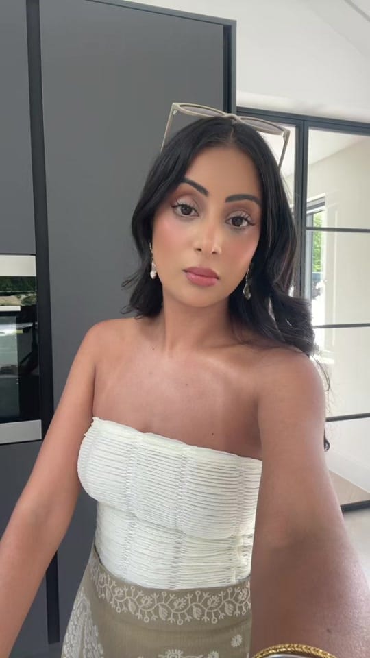 Post 10 by Saashi London on TikTok (video)