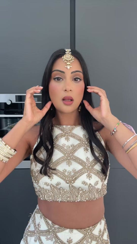 Post 8 by Saashi London on TikTok (video)