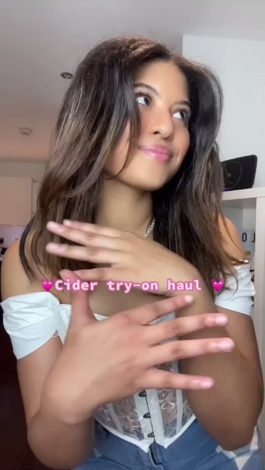 Post 2 by Liv on TikTok (video)