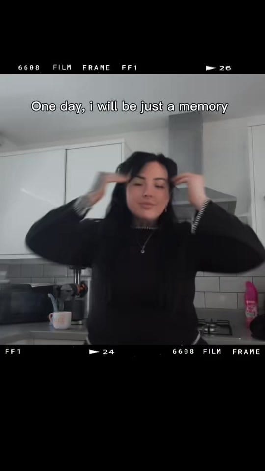 Post 1 by 𝓔𝓿𝓮𝓼 🖤 on TikTok (video)