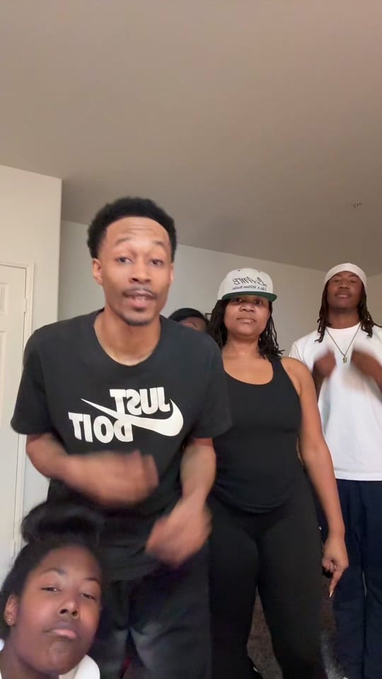 Post 1 by Tony Vlogs on TikTok (video)