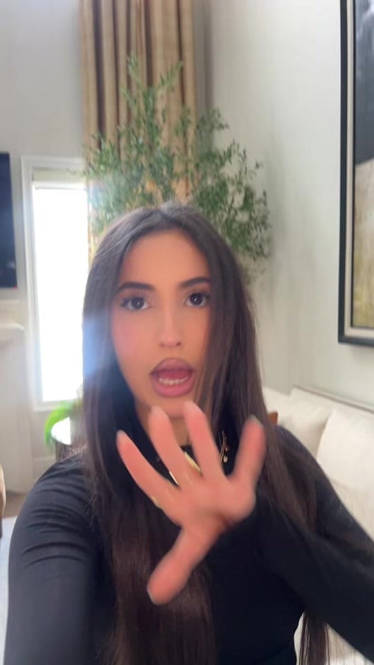 Post 10 by Y on TikTok (video)