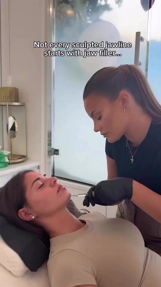 Post 5 by Chloe Cosmetic’s on TikTok (video)