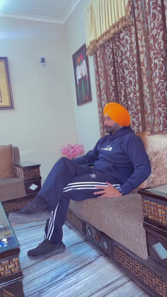 Post 1 by Manu Khehra on TikTok (video)