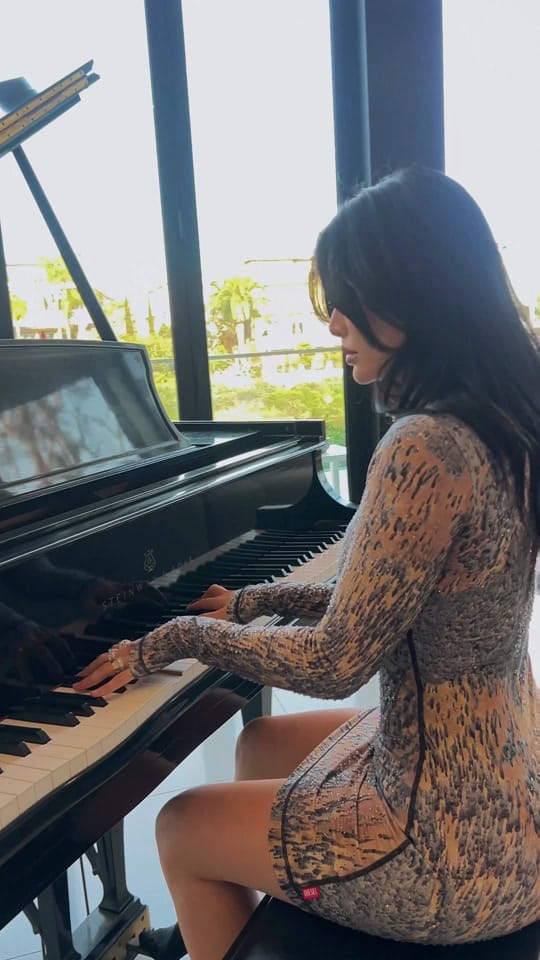 Post 9 by Kim Lee on TikTok (video)