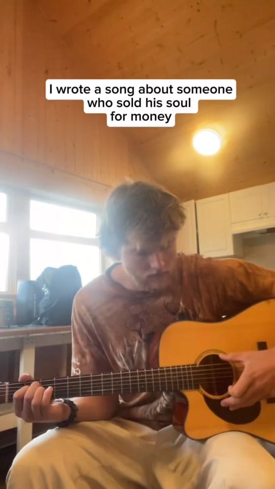 Post 8 by Sebastian Lind on TikTok (video)