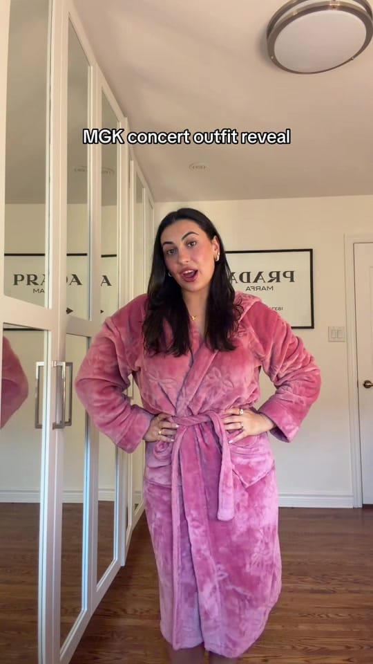 Post 2 by Sofia Perez🤍 on TikTok (video)