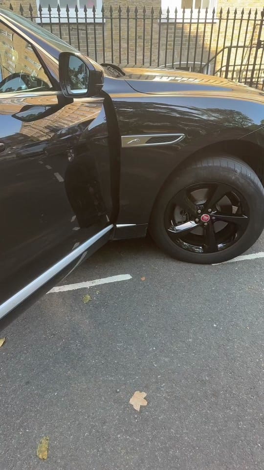 Post 10 by Claudia 👱‍♀️🎀✨ on TikTok (video)