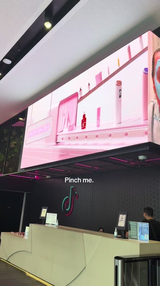 Post 7 by Claudia 👱‍♀️🎀✨ on TikTok (video)
