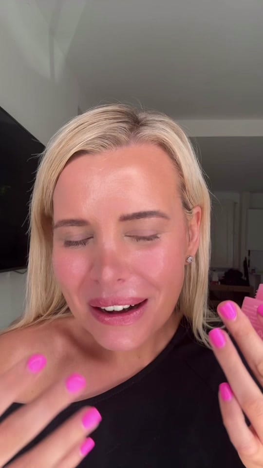 Post 2 by Claudia 👱‍♀️🎀✨ on TikTok (video)