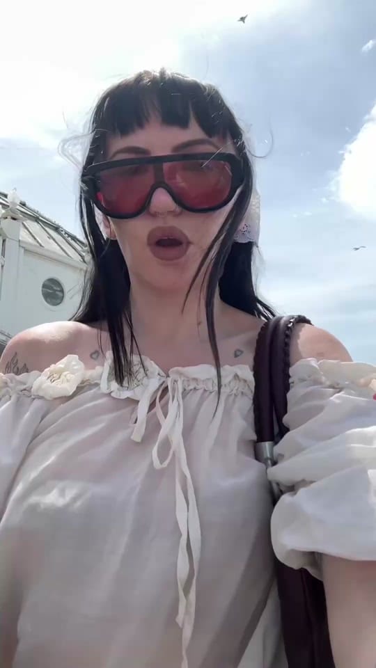 Post 4 by Sara Louise Thomas on TikTok (video)
