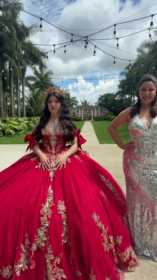 Post 6 by goldphotographymiami on TikTok (video)