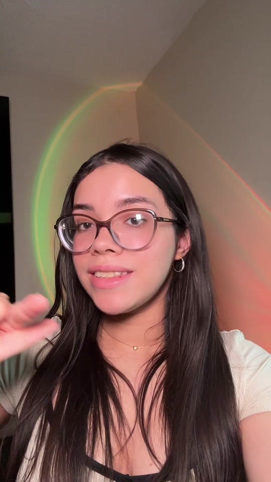 Post 1 by Paola | Edición & Reseñas on TikTok (video)