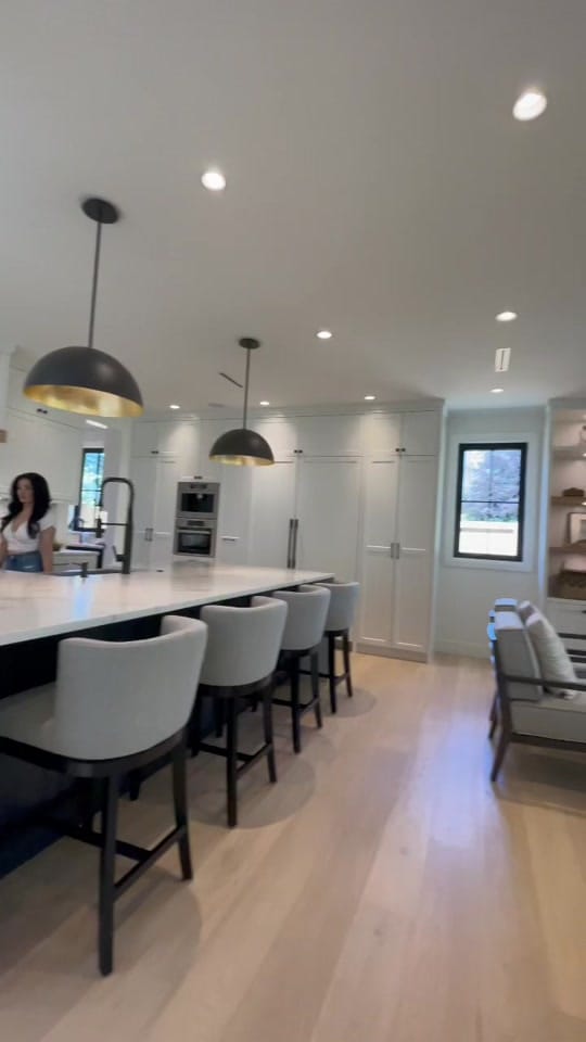 Post 9 by Vancouver Agent 🇨🇦 🍁 on TikTok (video)