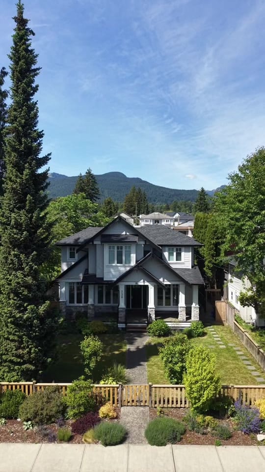 Post 1 by Vancouver Agent 🇨🇦 🍁 on TikTok (video)