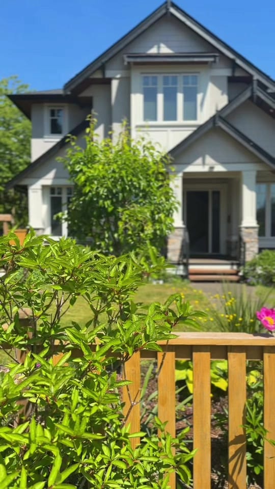 Post 3 by Vancouver Agent 🇨🇦 🍁 on TikTok (video)