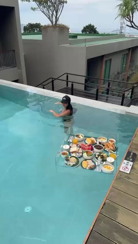 Post 5 by Alexandra Elena Radu on TikTok (video)