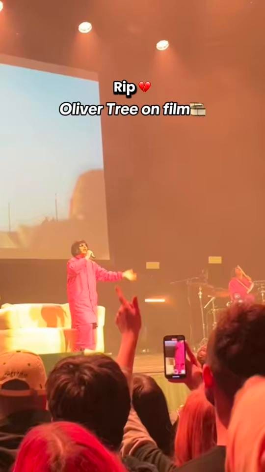 Post 2 by Zoe 🎞️ on TikTok (video)
