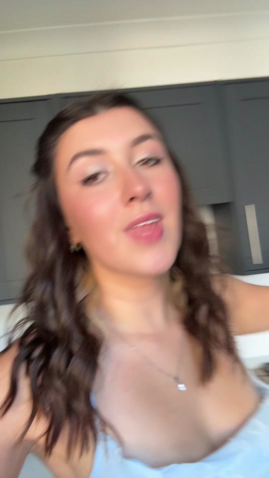 Post 6 by Eva on TikTok (video)