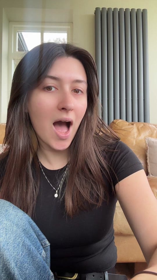 Post 3 by Eva on TikTok (video)