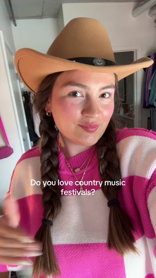 Post 2 by Lilly Desrosier on TikTok (video)