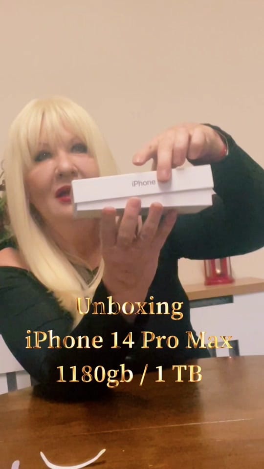 Post 9 by Luna on TikTok (video)