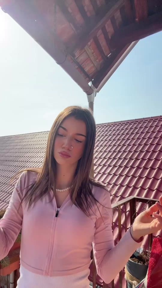 Post 1 by klaruna on TikTok (video)
