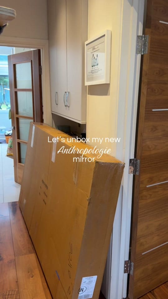 Post 3 by Sarah at Esthe Clinic on TikTok (video)