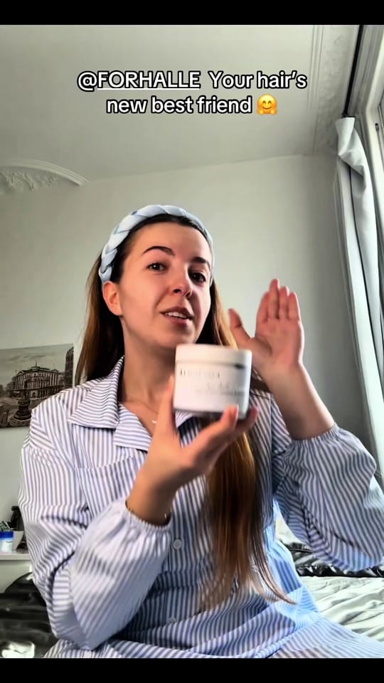 Post 9 by Simona Lazarova on TikTok (video)