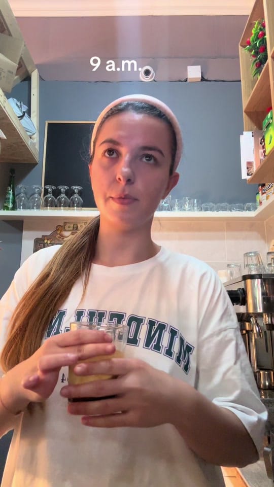 Post 2 by Simona Lazarova on TikTok (video)