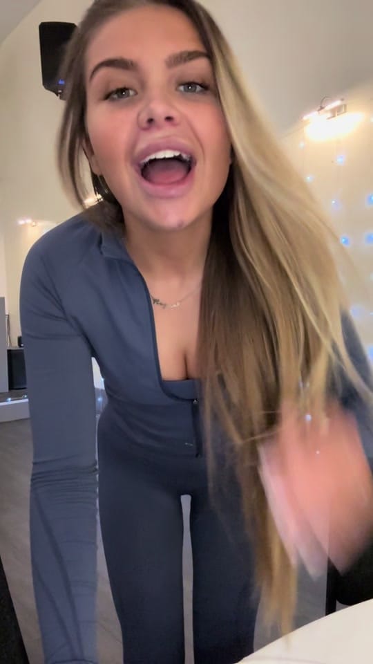 Post 3 by GlitterGlare_Balloons on TikTok (video)
