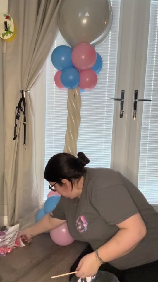 Post 8 by GlitterGlare_Balloons on TikTok (video)