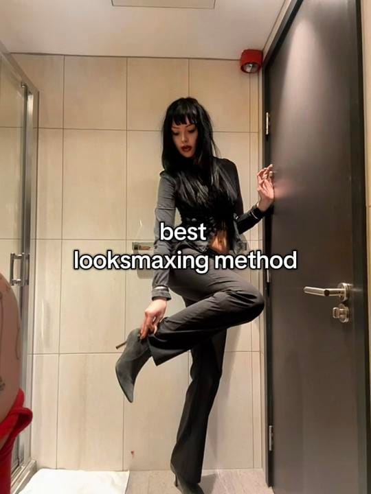 Post 9 by julia.inkk on TikTok (video)