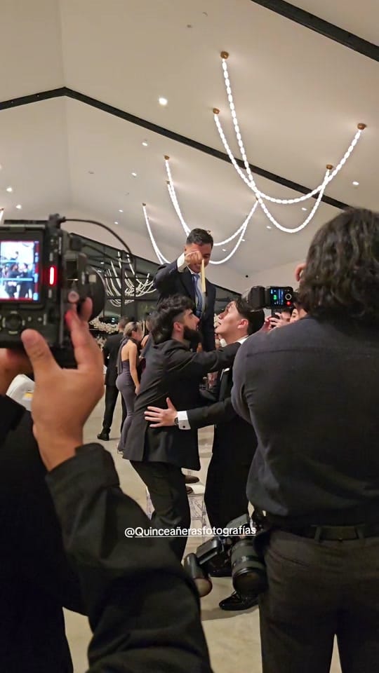 Post 5 by Quinceañeras fotografías on TikTok (video)