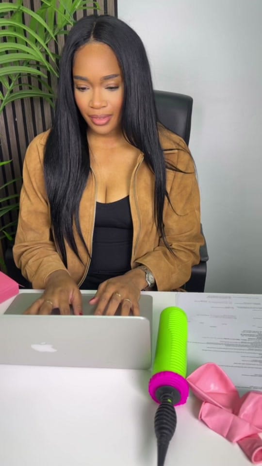 Post 8 by Tuula events | Balloon teacher on TikTok (video)