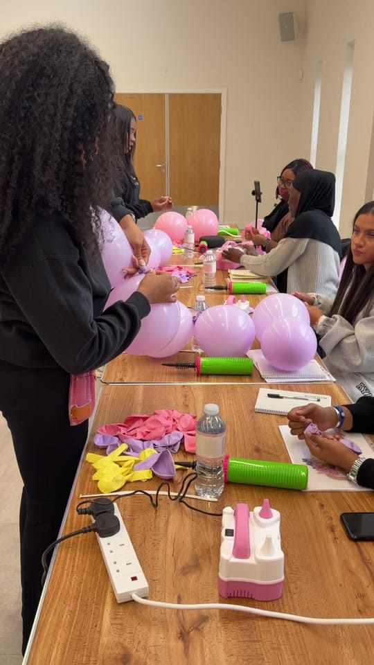 Post 6 by Tuula events | Balloon teacher on TikTok (video)