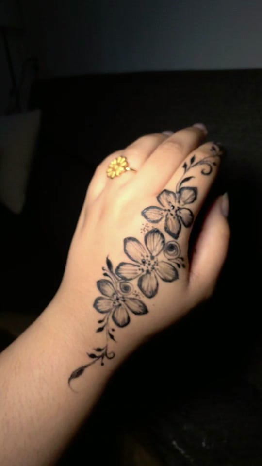 Post 9 by Nus Henna on TikTok (video)
