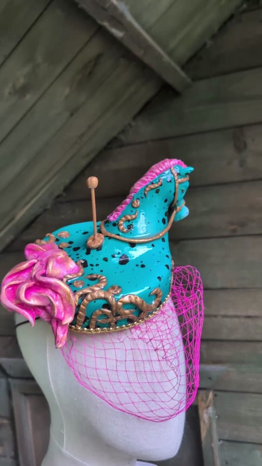 Post 2 by Lara on TikTok (video)