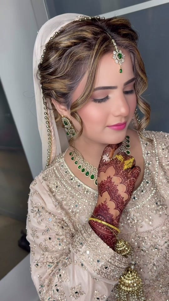 Post 2 by Birmingham makeup artist on TikTok (video)