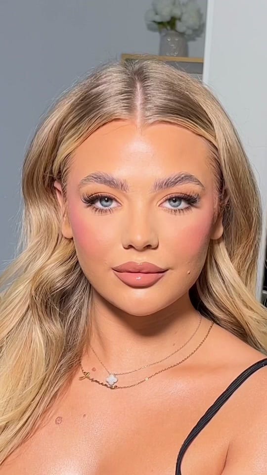 Post 6 by Alex Niven Makeup on TikTok (video)