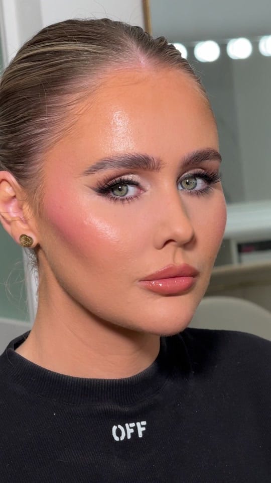 Post 2 by Alex Niven Makeup on TikTok (video)